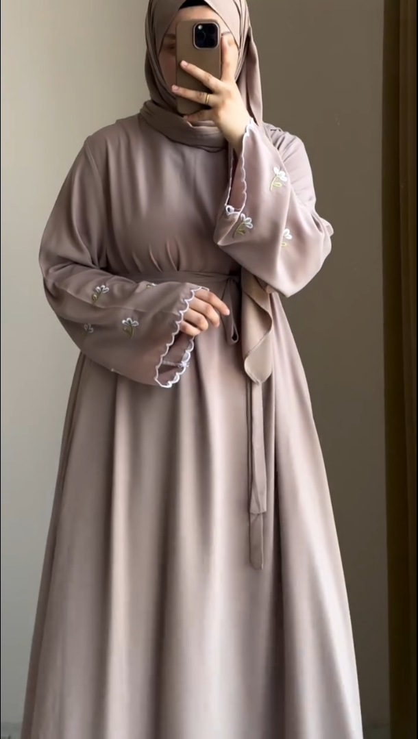 Elegant Flow Abaya