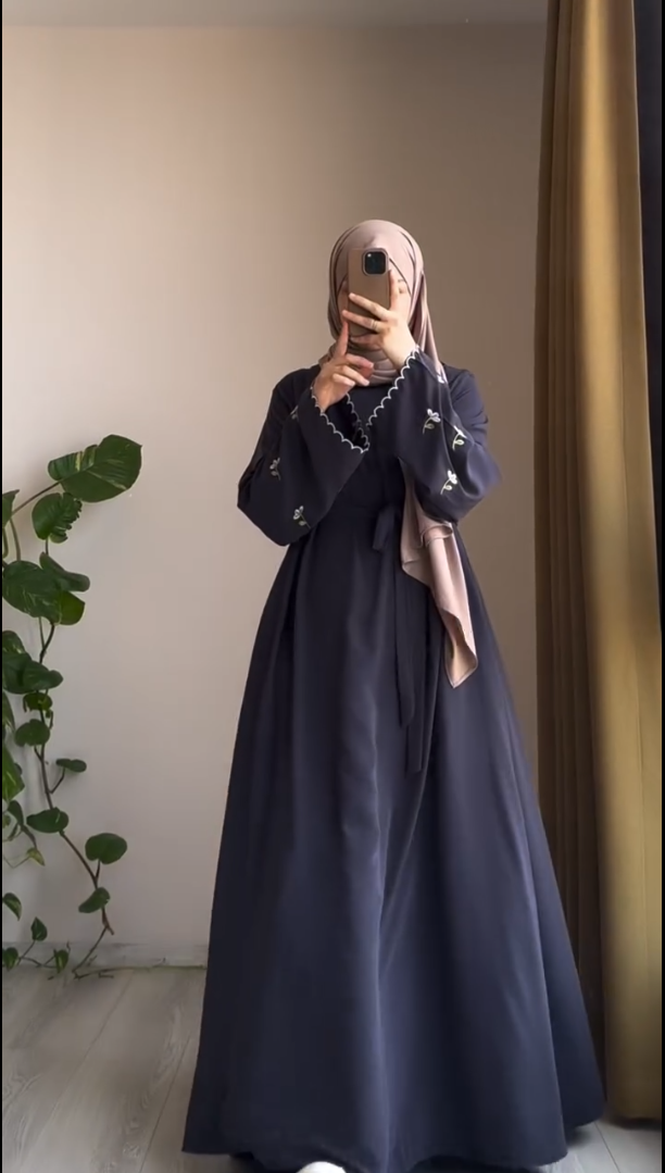 Elegant Flow Abaya